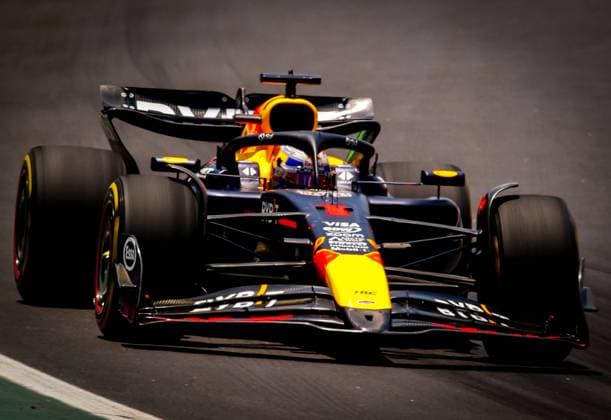 Primeiro dia de treino GP F1 de São Paulo SÃO PAULO, SP - 01.11.2024: PRIMEIRO DIA DE TREINO GP F1 DE SÃO PAULO - This Friday (01) at the Interlagos racetrack, in the south of the capital of São Paulo, the first day of training for the 2024 Lenovo Formula 1 Grand Prix of São Paulo will take place. In the photo, the driver, Max Verstappen 1, RED BULL. (Photo: Aloisio Mauricio Fotoarena) x2643707x  AloisioxMauricio