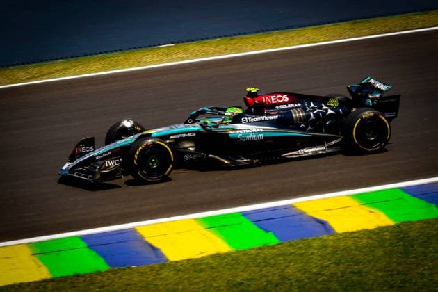 Primeiro dia de treino GP F1 de São Paulo SÃO PAULO, SP - 01.11.2024: PRIMEIRO DIA DE TREINO GP F1 DE SÃO PAULO - This Friday (01) at the Interlagos racetrack, in the south of the capital of São Paulo, the first day of training for the 2024 Lenovo Formula 1 Grand Prix of São Paulo will take place. In the photo, the driver, Lewis Hamilton 44, MERCEDES. (Photo: Aloisio Mauricio Fotoarena) x2643718x  AloisioxMauricio