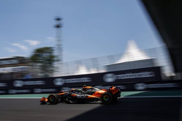 04 NORRIS Lando (gbr), McLaren F1 Team MCL38, action during the Formula 1 Grande Premio de Sao Paulo 2024, 21th round of the 2024 Formula One World Championship, WM, Weltmeisterschaft from November 1 to 3, 2024 on the Interlagos Circuit, in Sao Paulo, Brazil - F1 - SAO PAULO GRAND PRIX 2024 DPPI Panoramic  241101_R21_BRASILE_DP_XB3_0610