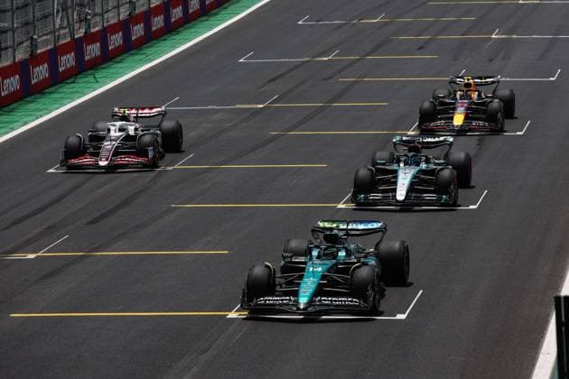 14 ALONSO Fernando (spa), Aston Martin F1 Team AMR24, action 63 RUSSELL George (gbr), Mercedes AMG F1 Team W15, action 27 HULKENBERG Nico (ger), Haas F1 Team VF-24 Ferrari, action during the Formula 1 Grande Premio de Sao Paulo 2024, 21th round of the 2024 Formula One World Championship, WM, Weltmeisterschaft from November 1 to 3, 2024 on the Interlagos Circuit, in Sao Paulo, Brazil - F1 - SAO PAULO GRAND PRIX 2024 DPPI Panoramic 241101_R21_BRASILE_DP_XB3_0886