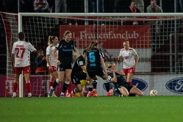 Google Pixel Womens Bundesliga, 1 FC Köln Bayer 04 Leverkusen 01 11 2024 Cheering for 0 1 by Cornelia Kramer Bayer 04 Leverkusen, 7 Google Pixel Womens Bundesliga, 1 FC Köln Bayer 04 Leverkusen, Köln, Franz Kremer Stadion DFB REGULATIONS PROHIBIT ANY USE OF PHOTOGRAPHS AS IMAGE SEQUENCES AND OR QUASI VIDEO Copyright: xBEAUTIFULxSPORTS Wunderlx