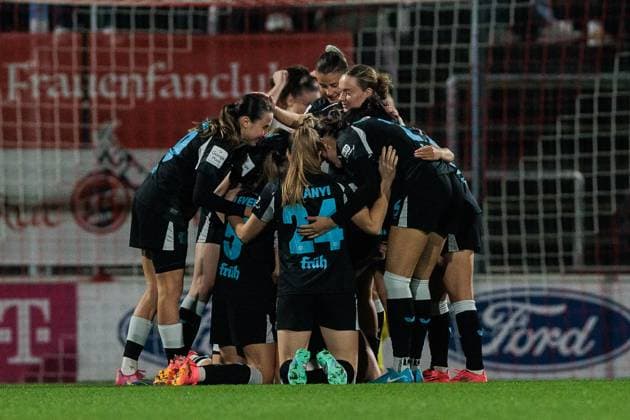 Google Pixel Womens Bundesliga, 1 FC Köln Bayer 04 Leverkusen 01 11 2024 Cheering for 0 1 by Cornelia Kramer Bayer 04 Leverkusen, 7 Google Pixel Womens Bundesliga, 1 FC Köln Bayer 04 Leverkusen, Köln, Franz Kremer Stadion DFB REGULATIONS PROHIBIT ANY USE OF PHOTOGRAPHS AS IMAGE SEQUENCES AND OR QUASI VIDEO Copyright: xBEAUTIFULxSPORTS Wunderlx