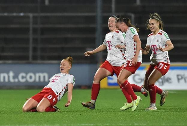 Bilder des Jahres 2024, Sport 11 November Sport Themen der Woche KW44 Sport Bilder des Tages Fußball Google Pixel Frauen-Bundesliga Saison 2024 2025 8. Spieltag: 1. FC Köln - Bayer 04 Leverkusen am 01.11.2024 im Franz-Kremer-Stadion in Köln Torjubel zum 1:1 durch Laura Vogt ( 1. FC Köln ), links DFB regulations prohibit any use of photographs as image sequences and or quasi-video. Nordrhein-Westfalen Deutschland *** Soccer Google Pixel Womens Bundesliga Season 2024 2025 8 Matchday 1 FC Köln Bayer 04 Leverkusen on 01 11 2024 at Franz Kremer Stadium in Cologne Goal celebration to 1 1 by Laura Vogt 1 FC Köln , links DFB regulations prohibit any use of photographs as image sequences and or quasi video Nordrhein Westfalen Germany