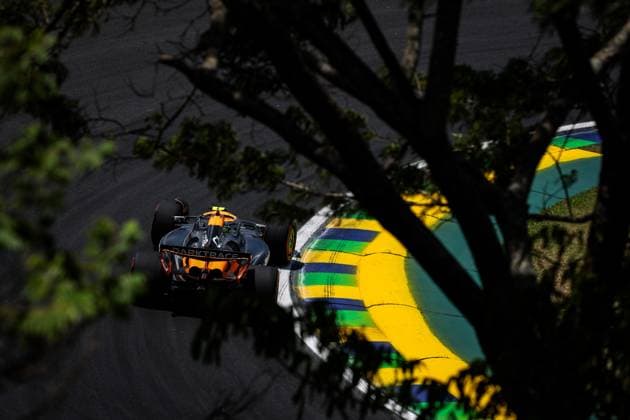 04 NORRIS Lando (gbr), McLaren F1 Team MCL38, action during the Formula 1 Grande Premio de Sao Paulo 2024, 21th round of the 2024 Formula One World Championship, WM, Weltmeisterschaft from November 1 to 3, 2024 on the Interlagos Circuit, in Sao Paulo, Brazil - F1 - SAO PAULO GRAND PRIX 2024 DPPI Panoramic  241101_R21_BRASILE_DP_AV3_8629