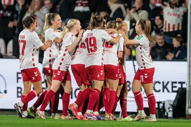 Google Pixel Womens Bundesliga, 1 FC Köln Bayer 04 Leverkusen 01 11 2024 Cheering for 1 1 by Laura Vogt 1 FC Köln, 8 Google Pixel Womens Bundesliga, 1 FC Köln Bayer 04 Leverkusen, Köln, Franz Kremer Stadion DFB REGULATIONS PROHIBIT ANY USE OF PHOTOGRAPHS AS IMAGE SEQUENCES AND OR QUASI VIDEO Copyright: xBEAUTIFULxSPORTS Wunderlx