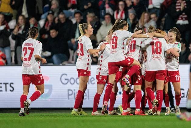 Google Pixel Womens Bundesliga, 1 FC Köln Bayer 04 Leverkusen 01 11 2024 Cheering for 1 1 by Laura Vogt 1 FC Köln, 8 Google Pixel Womens Bundesliga, 1 FC Köln Bayer 04 Leverkusen, Köln, Franz Kremer Stadion DFB REGULATIONS PROHIBIT ANY USE OF PHOTOGRAPHS AS IMAGE SEQUENCES AND OR QUASI VIDEO Copyright: xBEAUTIFULxSPORTS Wunderlx