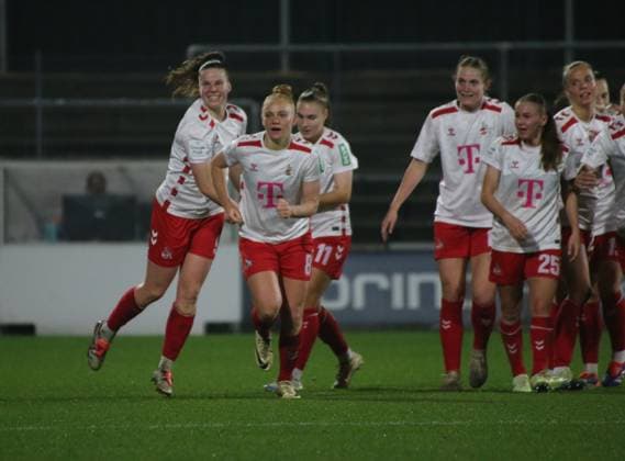 01 11 2024, xgrfx, Soccer Google Pixel Women Bundesliga, 1 FC Köln Bayer 04 Leverkusen emspor, v l Tor, Laura Vogt 1 FC Köln DFL DFB REGULATIONS PROHIBIT ANY USE OF PHOTOGRAPHS as IMAGE SEQUENCES and or QUASI VIDEO Köln