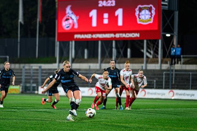 Sport Bilder des Tages COLOGNE, GERMANY - 1 NOVEMBER, 2024: Cornelia Kramer The match of Women Bundesliga 1.FC Koeln Frauen vs Bayer 04 Leverkusen at FRANZ-KREMER STADION  Copyright: xVITALIIxKLIUIEVx