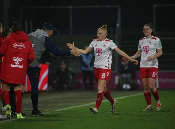 01 11 2024, xgrfx, Soccer Google Pixel Women Bundesliga, 1 FC Köln Bayer 04 Leverkusen emspor, v l Tor, Laura Vogt 1 FC Köln DFL DFB REGULATIONS PROHIBIT ANY USE OF PHOTOGRAPHS as IMAGE SEQUENCES and or QUASI VIDEO Köln