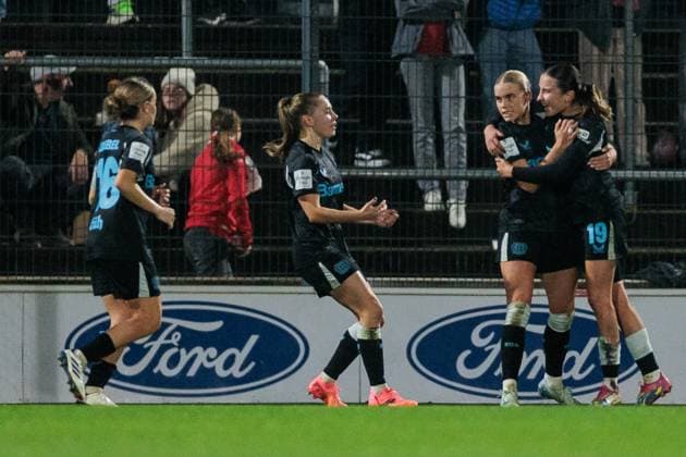 Google Pixel Womens Bundesliga, 1 FC Köln Bayer 04 Leverkusen 01 11 2024 Cheering for 1 2 after penalty kick by Cornelia Kramer Bayer 04 Leverkusen, 7 Google Pixel Womens Bundesliga, 1 FC Köln Bayer 04 Leverkusen, Köln, Franz Kremer Stadion DFB REGULATIONS PROHIBIT ANY USE OF PHOTOGRAPHS AS IMAGE SEQUENCES AND OR QUASI VIDEO Copyright: xBEAUTIFULxSPORTS Wunderlx