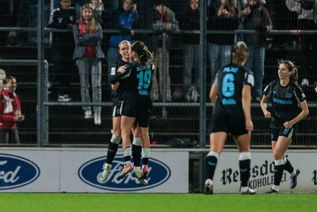 Google Pixel Womens Bundesliga, 1 FC Köln Bayer 04 Leverkusen 01 11 2024 Cheering for 1 2 after penalty kick by Cornelia Kramer Bayer 04 Leverkusen, 7 Google Pixel Womens Bundesliga, 1 FC Köln Bayer 04 Leverkusen, Köln, Franz Kremer Stadion DFB REGULATIONS PROHIBIT ANY USE OF PHOTOGRAPHS AS IMAGE SEQUENCES AND OR QUASI VIDEO Copyright: xBEAUTIFULxSPORTS Wunderlx