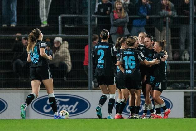 Google Pixel Womens Bundesliga, 1 FC Köln Bayer 04 Leverkusen 01 11 2024 Cheering for 1 2 after penalty kick by Cornelia Kramer Bayer 04 Leverkusen, 7 Google Pixel Womens Bundesliga, 1 FC Köln Bayer 04 Leverkusen, Köln, Franz Kremer Stadion DFB REGULATIONS PROHIBIT ANY USE OF PHOTOGRAPHS AS IMAGE SEQUENCES AND OR QUASI VIDEO Copyright: xBEAUTIFULxSPORTS Wunderlx