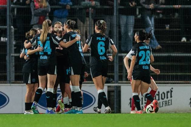 Google Pixel Womens Bundesliga, 1 FC Köln Bayer 04 Leverkusen 01 11 2024 Cheering for 1 2 after penalty kick by Cornelia Kramer Bayer 04 Leverkusen, 7 Google Pixel Womens Bundesliga, 1 FC Köln Bayer 04 Leverkusen, Köln, Franz Kremer Stadion DFB REGULATIONS PROHIBIT ANY USE OF PHOTOGRAPHS AS IMAGE SEQUENCES AND OR QUASI VIDEO Copyright: xBEAUTIFULxSPORTS Wunderlx