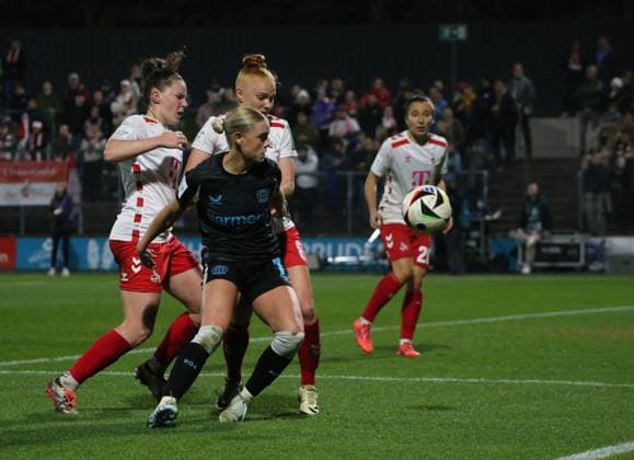 01 11 2024, xgrfx, Soccer Google Pixel Women Bundesliga, 1 FC Köln Bayer 04 Leverkusen emspor, v l Adriana Achcinska, Laura Vogt 1 FC Köln , Cornelia Kramer Bayer Leverkusen DFL DFB REGULATIONS PROHIBIT ANY USE OF PHOTOGRAPHS as IMAGE SEQUENCES and or QUASI VIDEO Köln