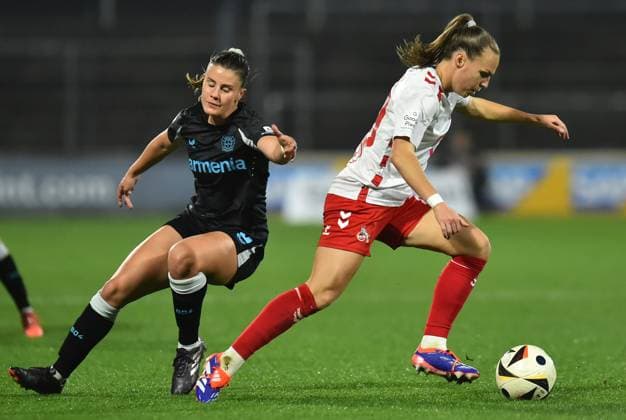 Soccer Google Pixel Womens Bundesliga Season 2024 2025 8 Matchday 1 FC Köln Bayer 04 Leverkusen on 01 11 2024 at Franz Kremer Stadium in Cologne Katharina Piljic Bayer 04 Leverkusen , left Dora Zeller 1 FC Köln , right DFB regulations prohibit any use of photographs as image sequences and or quasi video Nordrhein Westfalen Germany