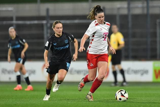 Soccer Google Pixel Womens Bundesliga Season 2024 2025 8 Matchday 1 FC Köln Bayer 04 Leverkusen on 01 11 2024 at Franz Kremer Stadium in Cologne Sofie Zdebel Bayer 04 Leverkusen , left Adriana Achcinska 1 FC Köln , right DFB regulations prohibit any use of photographs as image sequences and or quasi video North Rhine-Westphalia Germany