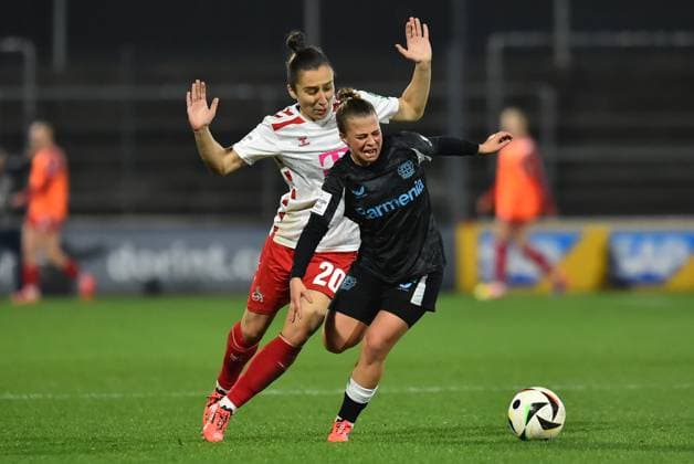 Soccer Google Pixel Women Bundesliga Season 2024 2025 8 Matchday 1 FC Köln Bayer 04 Leverkusen on 01 11 2024 at Franz Kremer Stadium in Cologne Kristin Kögel Bayer 04 Leverkusen , front Sylwia Matysik 1 FC Köln , back DFB regulations prohibit any use of photographs as image sequences and or quasi video Nordrhein Westfalen Germany