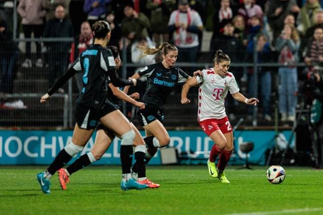 Google Pixel Womens Bundesliga, 1 FC Köln Bayer 04 Leverkusen 01 11 2024 duel Karolina Lea Vilhjalmsdottir Bayer 04 Leverkusen, 18 , Martyna Wiankowska 1 FC Köln, 26 Google Pixel Womens Bundesliga, 1 FC Köln Bayer 04 Leverkusen, Köln, Franz Kremer Stadion DFB REGULATIONS PROHIBIT ANY USE OF PHOTOGRAPHS AS IMAGE SEQUENCES AND OR QUASI VIDEO Copyright: xBEAUTIFULxSPORTS Wunderlx