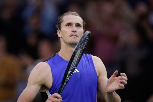 ROLEX PARIS MASTERS TENNIS 2024 Paris, 01 11 2024 Tennis Rolex Paris Masters 2024, Alexander Zverev GER Stefanos Tsitsipas GRE v l , Alexander Zverev GER cheers after the end of the match thanks the fans, thanks, thanks Copyright: AntonioxBorga