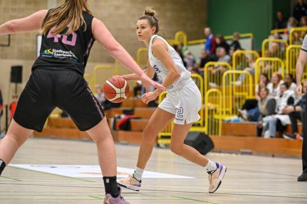 1 Womens Basketball Bundesliga Orthomol WINGS Leverkusen vs Saarlouis Royals, 01 11 2024 Cassidy Mihalko Orthomol WINGS Leverkusen 2 , 1 Womens Basketball Bundesliga Orthomol WINGS Leverkusen vs Saarlouis Royals on 01 11 2024 at the Sporthalle Werner Heisenberg Gymnasium in Opladen Nordrhein Westfalen Copyright: xBEAUTIFULxSPORTS Mueller-Laschetx