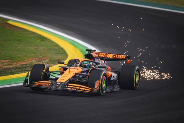 81 PIASTRI Oscar (aus), McLaren F1 Team MCL38, action during the Formula 1 Grande Premio de Sao Paulo 2024, 21th round of the 2024 Formula One World Championship, WM, Weltmeisterschaft from November 1 to 3, 2024 on the Interlagos Circuit, in Sao Paulo, Brazil - F1 - SAO PAULO GRAND PRIX 2024 DPPI Panoramic  241101_R21_BRASILE_DP_XB3_1803