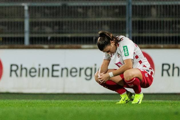 Google Pixel Frauen Bundesliga, 1 FC Köln Bayer 04 Leverkusen 01 11 2024 Martyna Wiankowska 1 FC Köln, 26 frustrated in the squat after the defeat Google Pixel Frauen Bundesliga, 1 FC Köln Bayer 04 Leverkusen, Köln, Franz Kremer Stadion DFB REGULATIONS PROHIBIT ANY USE OF PHOTOGRAPHS AS IMAGE SEQUENCES AND OR QUASI VIDEO Copyright: xBEAUTIFULxSPORTS Wunderlx