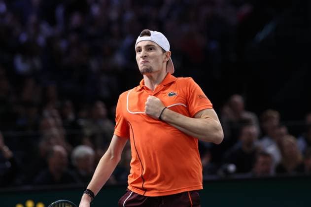 ROLEX PARIS MASTERS TENNIS 2024 Thierry Larret Maxppp. Tennis. Rolex Paris Masters. Accorhotels Arena, Paris (75), Le 1er Novembre 2024. Quart de finale : Jordan THOMPSON (AUS) vs Ugo HUMBERT (FRA). Paris (75) ACCORHOTELS ARENA ILE DE FRANCE FRANCE  Copyright: xMAXPPPxThierryxLarretx TL_20241101_2024 0777592721st