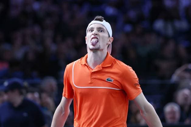 ROLEX PARIS MASTERS TENNIS 2024 Thierry Larret Maxppp. Tennis. Rolex Paris Masters. Accorhotels Arena, Paris (75), Le 1er Novembre 2024. Quart de finale : Jordan THOMPSON (AUS) vs Ugo HUMBERT (FRA). Paris (75) ACCORHOTELS ARENA ILE DE FRANCE FRANCE  Copyright: xMAXPPPxThierryxLarretx TL_20241101_2032 0777592752st