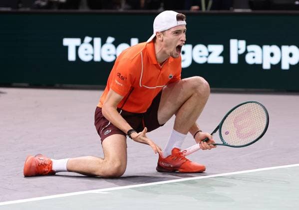 ROLEX PARIS MASTERS TENNIS 2024 Thierry Larret Maxppp. Tennis. Rolex Paris Masters. Accorhotels Arena, Paris (75), Le 1er Novembre 2024. Quart de finale : Jordan THOMPSON (AUS) vs Ugo HUMBERT (FRA). Paris (75) ACCORHOTELS ARENA ILE DE FRANCE FRANCE  Copyright: xMAXPPPxThierryxLarretx TL_20241101_2039 0777592779st