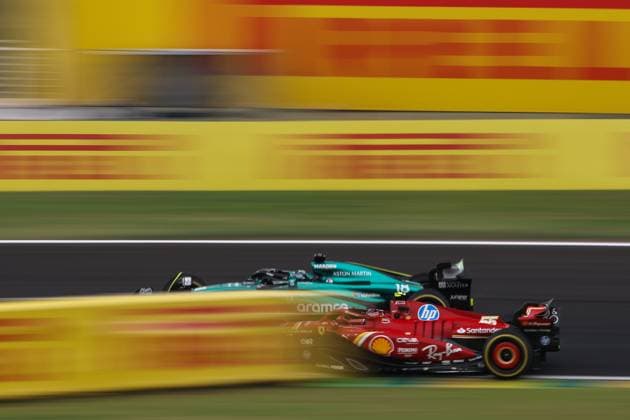 Sport Bilder des Tages 55 SAINZ Carlos (spa), Scuderia Ferrari SF-24, action 18 STROLL Lance (can), Aston Martin F1 Team AMR24, action during the Formula 1 Grande Premio de Sao Paulo 2024, 21th round of the 2024 Formula One World Championship, WM, Weltmeisterschaft from November 1 to 3, 2024 on the Interlagos Circuit, in Sao Paulo, Brazil - F1 - SAO PAULO GRAND PRIX 2024 DPPI Panoramic 241101_R21_BRASILE_DP_XB3_1455