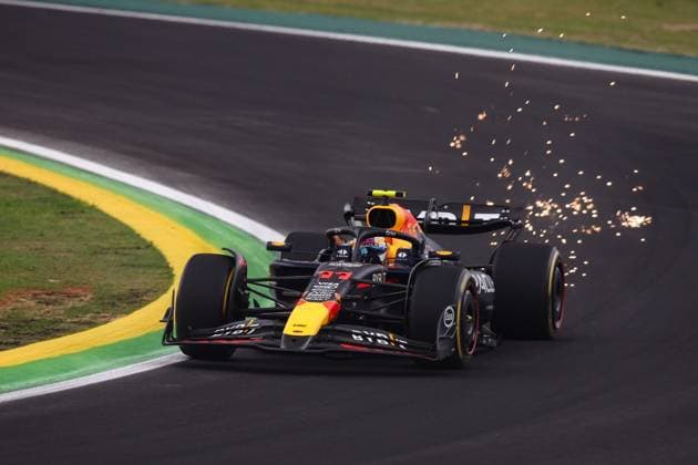 11 PEREZ Sergio (mex), Red Bull Racing RB20, action during the Formula 1 Grande Premio de Sao Paulo 2024, 21th round of the 2024 Formula One World Championship, WM, Weltmeisterschaft from November 1 to 3, 2024 on the Interlagos Circuit, in Sao Paulo, Brazil - F1 - SAO PAULO GRAND PRIX 2024 DPPI Panoramic  241101_R21_BRASILE_DP_XB3_1712