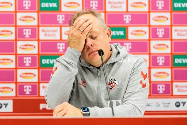 Sport Themen der Woche KW44 Sport Bilder des Tages Google Pixel Frauen-Bundesliga, 1. FC Köln - Bayer 04 Leverkusen; 01.11.2024 Daniel Weber (Trainer 1. FC Köln) frustriert, niedergeschlagen, wütend während der Pressekonferenz Google Pixel Frauen-Bundesliga, 1. FC Köln - Bayer 04 Leverkusen, Köln, Franz-Kremer-Stadion DFB REGULATIONS PROHIBIT ANY USE OF PHOTOGRAPHS AS IMAGE SEQUENCES AND OR QUASI-VIDEO. *** Google Pixel Frauen Bundesliga, 1 FC Köln Bayer 04 Leverkusen 01 11 2024 Daniel Weber Trainer 1 FC Köln frustrated, dejected, angry during the press conference Google Pixel Frauen Bundesliga, 1 FC Köln Bayer 04 Leverkusen, Köln, Franz Kremer Stadion DFB REGULATIONS PROHIBIT ANY USE OF PHOTOGRAPHS AS IMAGE SEQUENCES AND OR QUASI VIDEO Copyright: xBEAUTIFULxSPORTS Wunderlx