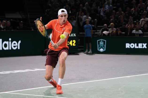November 1, 2024, Paris, France: UGO HUMBERT (FRA) returns the ball to JORDAN THOMPSON (AUS) during the quarter final of Rolex Paris Masters 1000 tournament at Accor Arena Stadium in Paris FranceHumbert won 6:2 7:6 Paris France - ZUMAp119 20241101_zaf_p119_041 Copyright: xPierrexSteveninx