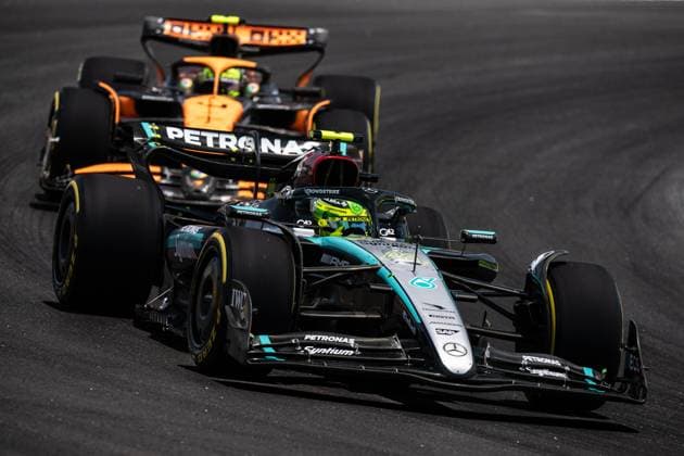 FORMULA 1 LENOVO GRANDE PREMIO DE SAO PAULO 2024 01 11 2024, Autodromo Jose Carlos Pace, Interlagos, FORMULA 1 LENOVO GRANDE PREMIO DE SAO PAULO 2024 , pictured Lewis Hamilton GBR , Mercedes AMG Petronas Formula One Team, Lando Norris GBR , McLaren F1 Team nordphotoxGmbHx xBratic nph00250