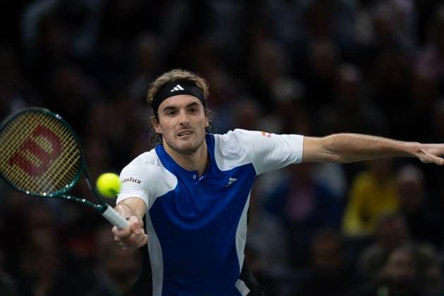 (241102) -- PARIS, Nov. 2, 2024 -- Stefanos Tsitsipas of Greece returns to Alexander Zverev of Germany during the singles quarter-final match at Paris ATP, Tennis Herren Masters 1000 tennis tournament in Paris, France, Nov. 1, 2024. (Photo by Xinhua) (SP)FRANCE-PARIS-TENNIS-ATP-MASTERS NehaxGaneriwal 