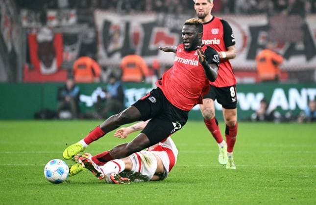 Football, Bundesliga, Germany, Men, Season 2024 2025, Matchday 9, BayArena Leverkusen Bayer Leverkusen VfB Stuttgart 0 0 Victor Boniface LEV , Ramon Hendriks STG Action