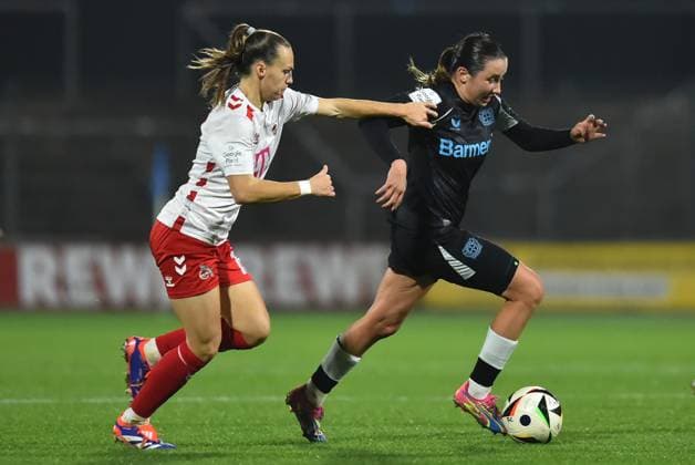 Soccer Google Pixel Womens Bundesliga Season 2024 2025 8 Matchday 1 FC Köln Bayer 04 Leverkusen on 01 11 2024 at Franz Kremer Stadium in Cologne Dora Zeller 1 FC Köln , left Loreen Bender Bayer 04 Leverkusen , right DFB regulations prohibit any use of photographs as image sequences and or quasi video Nordrhein Westfalen Germany