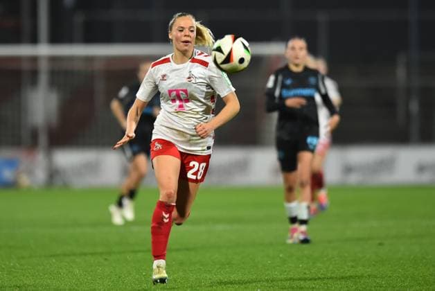 Soccer Google Pixel Womens Bundesliga Season 2024 2025 8 Matchday 1 FC Köln Bayer 04 Leverkusen on 01 11 2024 at Franz Kremer Stadium in Cologne Janina Hechler 1 FC Köln DFB regulations prohibit any use of photographs as image sequences and or quasi video Nordrhein Westfalen Germany