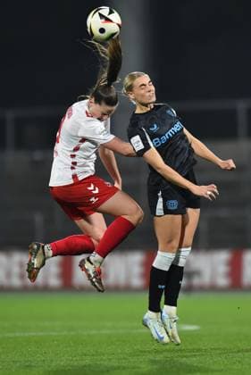 Soccer Google Pixel Womens Bundesliga Season 2024 2025 8 Matchday 1 FC Köln Bayer 04 Leverkusen on 01 11 2024 at Franz Kremer Stadium in Cologne Adriana Achcinska 1 FC Köln , left Cornelia Kramer Bayer 04 Leverkusen , right DFB regulations prohibit any use of photographs as image sequences and or quasi video North Rhine-Westphalia Germany