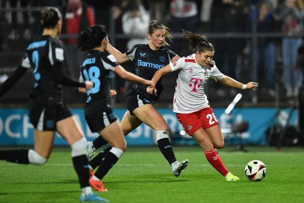 iFootball Google Pixel Womens Bundesliga Season 2024 2025 8 Matchday 1 FC Köln Bayer 04 Leverkusen on 01 11 2024 at Franz Kremer Stadium in Cologne Karolina Lea Vilhjalmsdottir Bayer 04 Leverkusen , left Martyna Wiankowska 1 FC Köln , right DFB regulations prohibit any use of photographs as image sequences and or quasi video Nordrhein Westfalen Germany