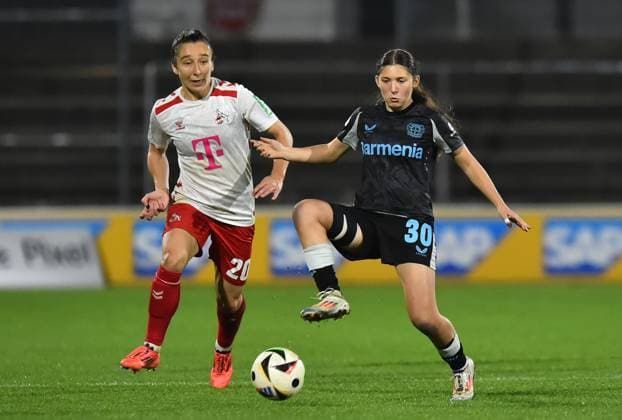 Soccer Google Pixel Womens Bundesliga Season 2024 2025 8 Matchday 1 FC Köln Bayer 04 Leverkusen on 01 11 2024 at Franz Kremer Stadium in Cologne Sylwia Matysik 1 FC Köln , left Ida Daedelow Bayer 04 Leverkusen , right DFB regulations prohibit any use of photographs as image sequences and or quasi video Nordrhein Westfalen Germany