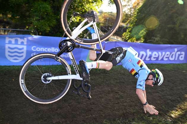 2024 UEC Cyclo-Cross EC - Media Activities PONTEVEDRA, SPAIN - NOVEMBER 02 : Crash of DOCKX Aaron of Belgium pictured during a training session prior to the 2024 UEC Cyclo-Cross European Championships on November 02, 2024 in Pontevedra, Spain, 02 11 2024 Pontevedra Spain  Copyright: xNicoxVereeckenx