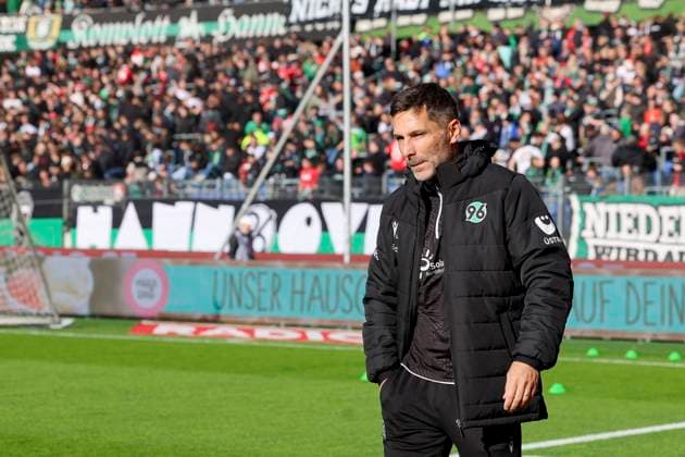 Coach Stefan Leitl Hannover 96 looks on, 2 Bundesliga, Hannover 96 vs Karlsruher SC, Heinz von Heiden Arena on November 02, 2024 in Hanover, Germany Photo by Marco Steinbrenner DeFodi Images Coach Stefan Leitl Hannover 96 looks on, 2 Bundesliga, Hannover 96 vs Karlsruher SC, Heinz von Heiden Arena, November 2, 2024 in Hanover, Germany Photo by Marco Steinbrenner DeFodi Images DFB DFL REGULATIONS PROHIBIT ANY USE OF PHOTOGRAPHS AS IMAGE SEQUENCES AND OR QUASI VIDEO not used in POL SRB CRO FRA GBR NED ITA USA Defodi 700 hannover ksc 20241102 005 Defodi-700 not used in POL SRB CRO FRA GBR NED ITA USA DFB DFL REGULATIONS PROHIBIT ANY USE OF PHOTOGRAPHS AS IMAGE SEQUENCES AND OR QUASI-VIDEO.