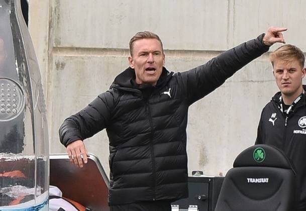 02 11 2024, xhbx, Soccer 2 Bundesliga, Spvgg Greuther Fuerth SV Darmstadt 98 emspor, v l Interim coach Leonhard Haas Spvgg Greuther Fuerth DFL DFB REGULATIONS PROHIBIT ANY USE OF PHOTOGRAPHS as IMAGE SEQUENCES and or QUASI VIDEO Fuerth