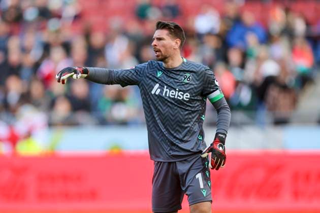 Goalkeeper Ron Robert Zieler Hannover 96 gestures, 2 Bundesliga, Hannover 96 vs Karlsruher SC, Heinz von Heiden Arena on November 02, 2024 in Hanover, Germany Photo by Marco Steinbrenner DeFodi Images Goalkeeper Ron Robert Zieler Hannover 96 gestures, 2 Bundesliga, Hannover 96 vs Karlsruher SC, Heinz von Heiden Arena, November 2, 2024 in Hanover, Germany Photo by Marco Steinbrenner DeFodi Images DFB DFL REGULATIONS PROHIBIT ANY USE OF PHOTOGRAPHS AS IMAGE SEQUENCES AND OR QUASI VIDEO not used in POL SRB CRO FRA GBR NED ITA USA Defodi 700 hannover ksc 20241102 014 Defodi-700 not used in POL SRB CRO FRA GBR NED ITA USA DFB DFL REGULATIONS PROHIBIT ANY USE OF PHOTOGRAPHS AS IMAGE SEQUENCES AND OR QUASI-VIDEO.