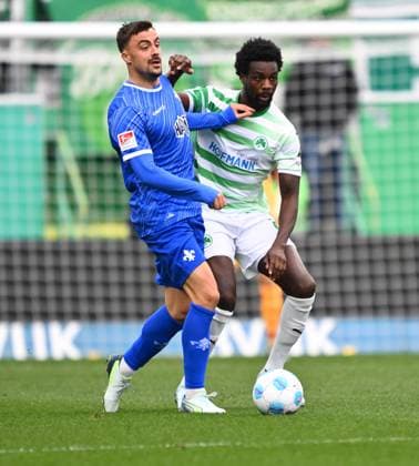 02 11 2024 Soccer Season 2024 2025 2 Soccer Bundesliga 11 Matchday SpVgg Greuther Fürth Kleeblatt SV Darmstadt 98 SVD Lilien Sportfoto Zink xwoxzix DFL regulations prohibit any use of photographs as image sequences and or quasi video only for editorial use Philipp Förster 18, SV Darmstadt 98 D98 SV98 Gideon Jung 23, SpVgg Greuther Fürth