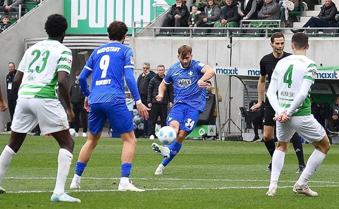 02 11 2024, xhbx, Soccer 2 Bundesliga, Spvgg Greuther Fuerth SV Darmstadt 98 emspor, v l Killian Corredor SV Darmstadt 98 U19 DFL DFB REGULATIONS PROHIBIT ANY USE OF PHOTOGRAPHS as IMAGE SEQUENCES and or QUASI VIDEO Fuerth