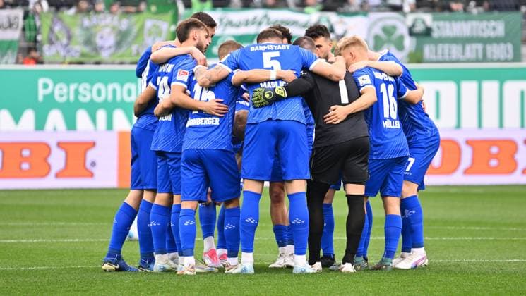 02 11 2024 Soccer Season 2024 2025 2 Soccer Bundesliga 11 Matchday SpVgg Greuther Fürth Kleeblatt SV Darmstadt 98 SVD Lilien Sportfoto Zink xwoxzix DFL regulations prohibit any use of photographs as image sequences and or quasi video only for editorial use Teamkreis Mannschaft Team Darmstadt