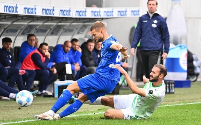 02 11 2024 Soccer Season 2024 2025 2 Soccer Bundesliga 11 Matchday SpVgg Greuther Fürth Kleeblatt SV Darmstadt 98 SVD Lilien Sportfoto Zink xwoxzix DFL regulations prohibit any use of photographs as image sequences and or quasi video only for editorial use Fabian Nürnberger Nuernberger 15, SV Darmstadt 98 D98 SV98 Simon Asta 2, SpVgg Greuther Fürth