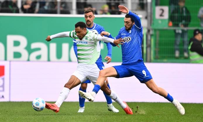 02 11 2024 Soccer Season 2024 2025 2 Soccer Bundesliga 11 Matchday SpVgg Greuther Fürth Kleeblatt SV Darmstadt 98 SVD Lilien Sportfoto Zink xwoxzix DFL regulations prohibit any use of photographs as image sequences and or quasi video only for editorial use Sacha Banse Bansé 6, SpVgg Greuther Fürth Fraser Hornby 9, SV Darmstadt 98 D98 SV98